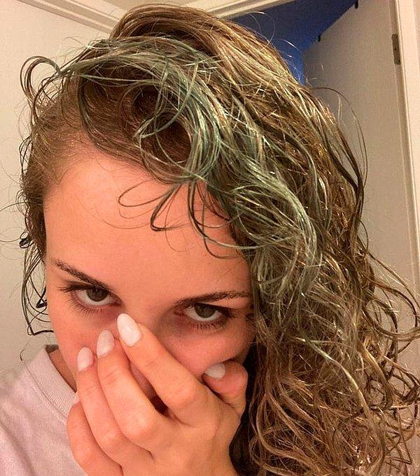 7. "Saçımı kül haki rengine boyamaya çalıştım ve mavi oldu. Ne yapacağımı bilmiyorum."