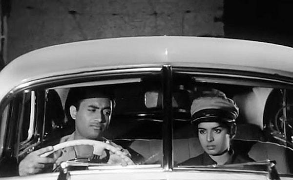 20. "Romantik komedilerin sonunda taksi şoförü ana karaktere gideceği yeri sorduğunda karakterin sadece 'eve' demesi ve taksinin hareket etmesi..."