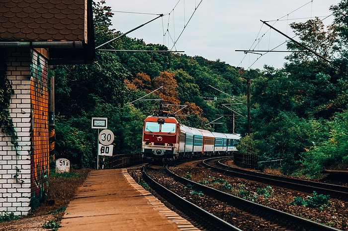 Doğanın Kucağında Uzun Bir Yolculuğun Hayaliyle Yanıp Tutuşanlar İçin Dünyanın En Popüler Tren Rotaları