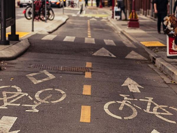 19. "Avrupa'da nasıl olursa olsun, Amerika'da bisiklet yolları güvenli değil."