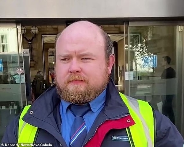 Адам очень стеснялся своей лысеющей головы.