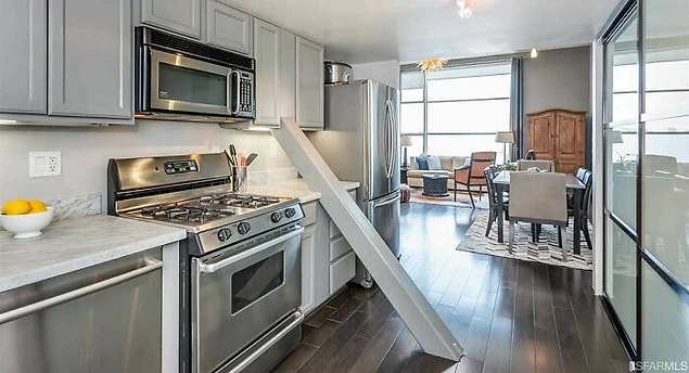 23. San Fransisco'da bulunan ve ortasından bir destek tahtası geçen bu ev tam olarak 1 milyon dolar!