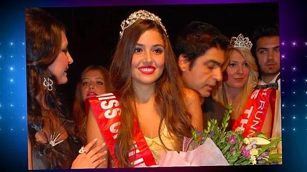 Hande Erçel’i aranızda tanımayan yoktur. 1993 doğumlu başarılı oyuncu ile bizler ilk kez 2012 Miss Civilization of the World adlı güzellik yarışmasında tanışmıştık.