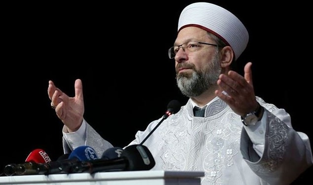 Diyanet İşleri Başkanlığı, yeni bir açıklama ile tartışma yarattı. "Yengeç, kalamar, ıstakoz, karides, midye, kurbağa vb. gibi deniz ürünleri yenilebilir mi?" sorusuna Geyve İlçe Müftülüğü şu şekilde cevap verdi: