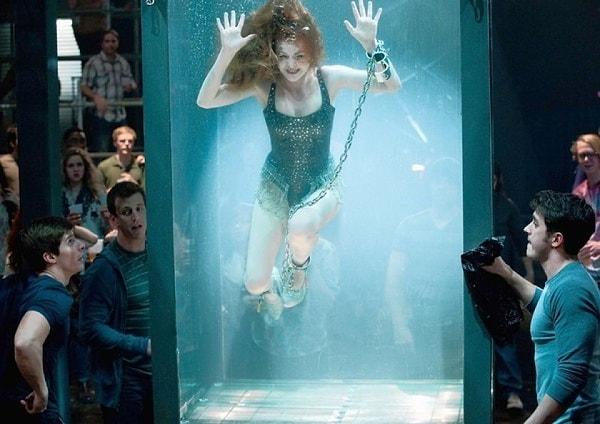 7. Isla Fisher, Now You See Me filmindeki su tankı sahnesini çekerken neredeyse boğuluyordu.