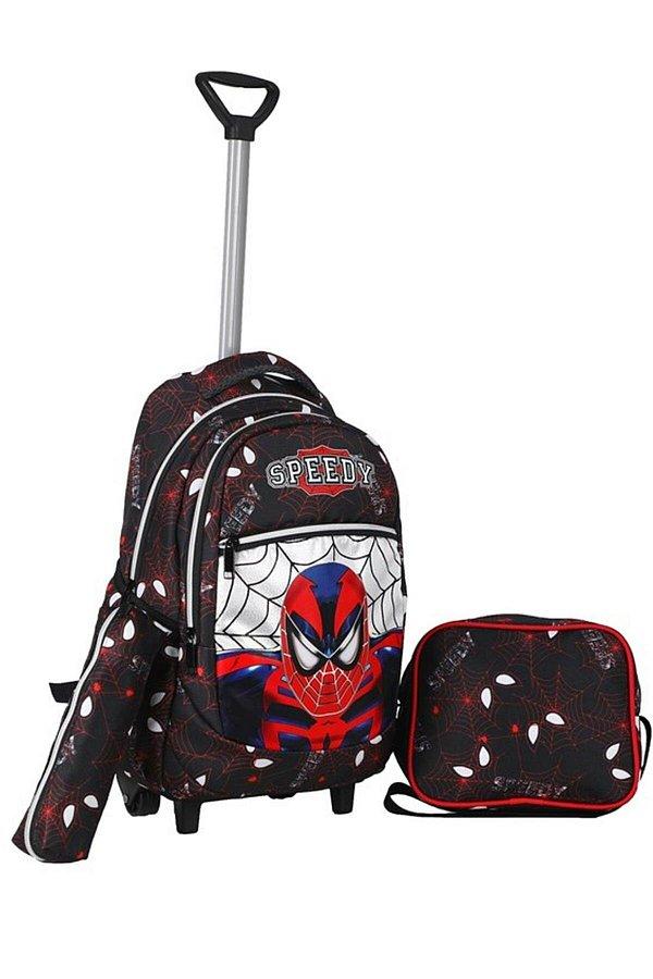 4. Beslenme çantalı ilkokul çantası arayanlar Spiderman hayranları için harika bir okul çantası seti.