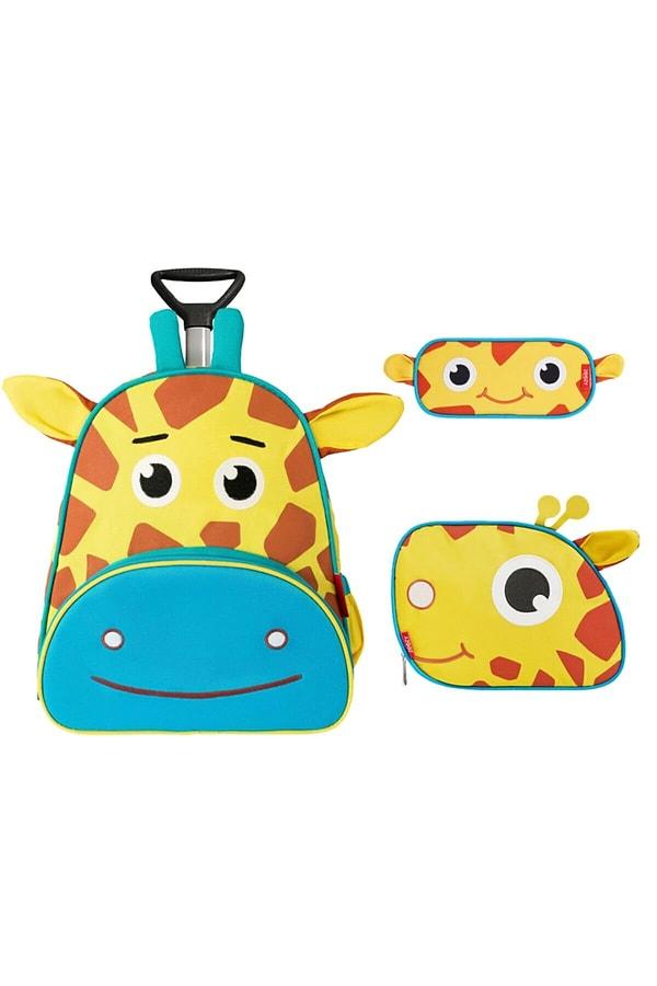 3. Çekçekli okul çantası, beslenme çantası ve kalemlikten oluşan bu çanta seti, sevimliliği ile göz kamaştırıyor.