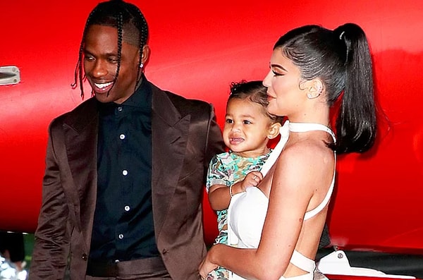 4. Ünlü rapçi Travis Scott, Kylie Jenner ile olan ilişkisinden doğan kızı Stormi için sarı okul otobüsü aldı!