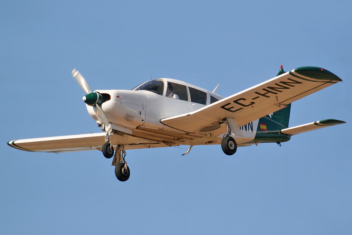 Piper pa 28 arrow. Пайпер чероки самолет. Легкомоторный самолет piper ра-28r-201 arrow lll add-on3. Piper 28. Легкомоторный самолет piper ра-28r-201 arrow lll.