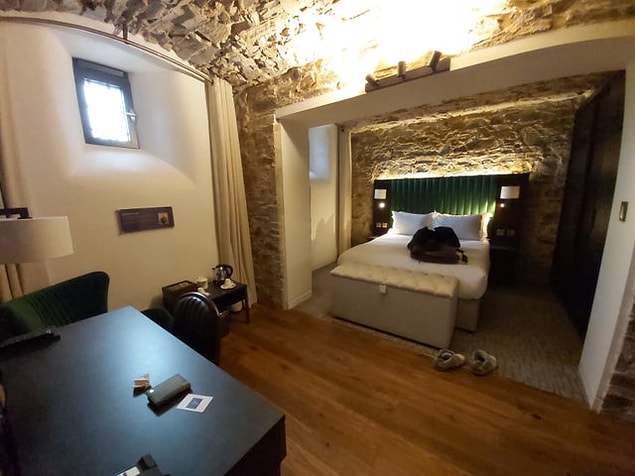 4. "Kaldığım otel eskiden bir hapishaneymiş."