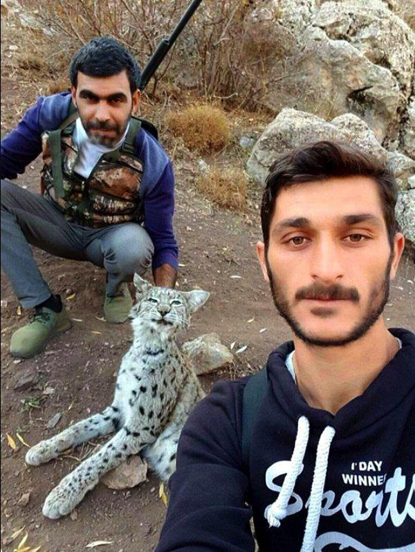 13. Erzurum'da nesli tükenmek üzere olan vaşağı öldürüp selfie çeken ve pişkin bir şekilde bunu yayınlayan insanları hazmedecek sabrınız kaldı mı?
