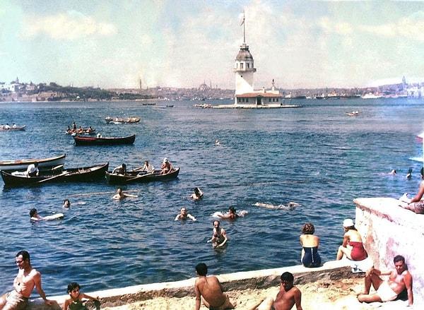 5. Salacak Plajı'nda denize giren insanlar, İstanbul, 1970.