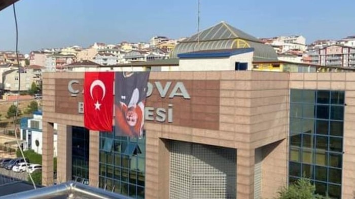 Atatürk Posterini Ters Asan AKP'li Belediye CHP'yi Suçladı