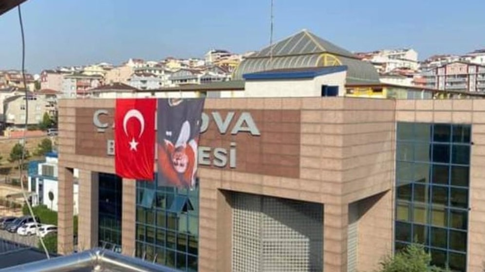 Atatürk Posterini Ters Asan AKP'li Belediye CHP'yi Suçladı