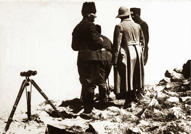 1. 30 Ağustos 1922 sabaha karşı, İsmet ve Fevzi Paşa'lar ile birlikte...