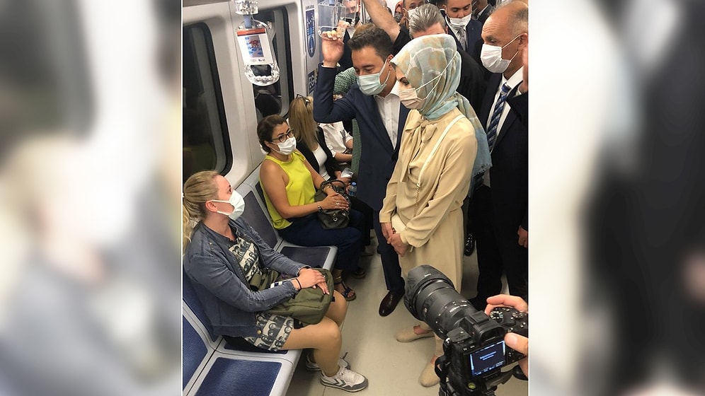 Korumalar ve Fotoğrafçılarla Metroya Binen Ali Babacan Olay Oldu
