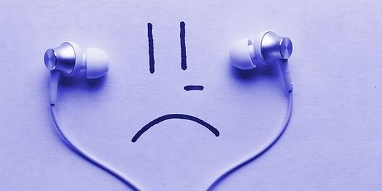 Sözlerine Odaklanınca Uzaklara Daldıran, Neşeliymiş Gibi Görünen 12 Hüzünlü Şarkı