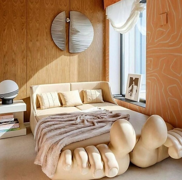 6. Похоже, у кого-то фетиш ног