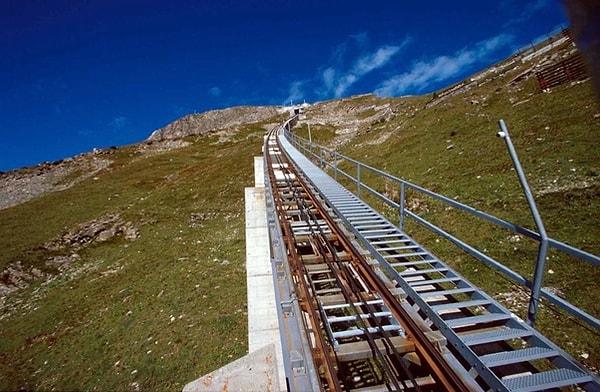 20. Dünyanın en uzun merdiveni İsviçre'de bulunur.