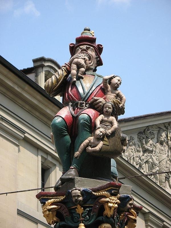 26. Başkent Bern'de bebekleri yiyen bir adamın heykeli var. Kimse bu heykelin anlamını bilmiyor.