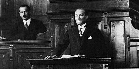 30 Ağustos Zafer Bayramı: Mustafa Kemal Atatürk'ün Ağzından Cephedeki İbret Sahnesi..