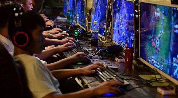 Çin'de gençler haftada sadece 3 saat oyun oynayabilecek.