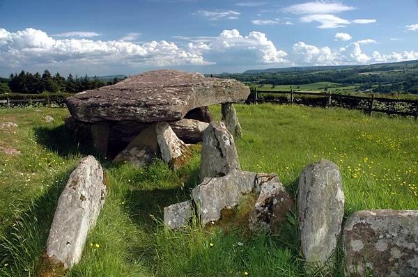 Bu yıl İngiltere'nin Galler sınırındaki Herefordshire kırsalında bulunan antik taş yapının çevresinde kazı çalışmaları yürütüldü.