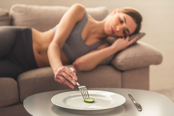 Sağlıklı beslenme hem sağlık hem de fit kalmak için uygulanan bir alışkanlık olsa da Ortoreksiya Nervoza hastalığına sahip olan kişilerin derdi kesinlikle zayıf kalmak değildir.