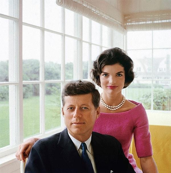 Eski ABD Başkanı John F. Kennedy ve ailesinin çalkantılı ve bir o kadar da trajik yaşamını pek çok kişi bilse de Kennedy ailesinin olaylı yaşantısı burada son bulmuyor.