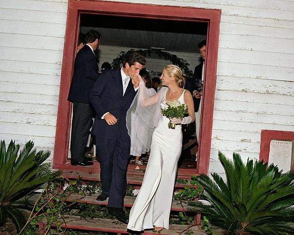 1996 yılında Georgia kıyılarındaki Cumberland Adası'nda gizlice evlenen ve düğünlerini basından sır gibi saklayan çift, New York'a döndüklerinde basına evlendiklerini açıkladı.