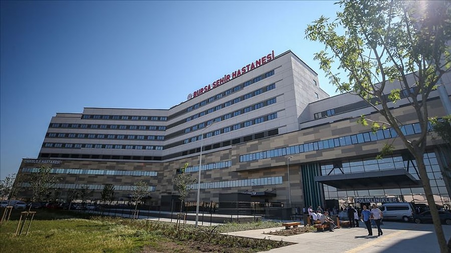 Bursa Da Hastane Onunde Buyuk Skandal Doktorlar Mudahale Etmedi Goz Gore Gore Can Verdi Bursa Da Hastane Onunde Buyuk Skandal Doktorlar Mudahale Etmedi Goz Gore Gore Can Verdi