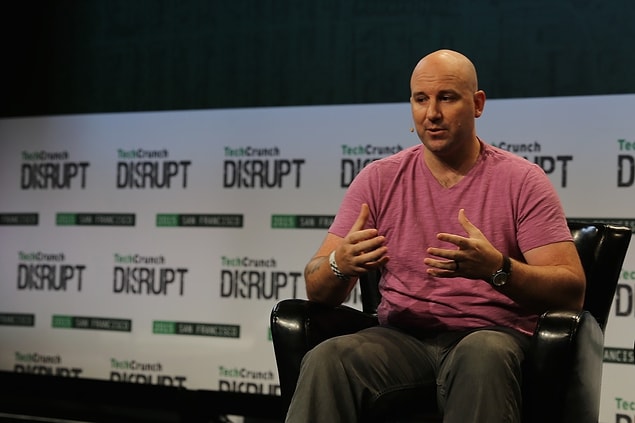 7. Facebook'un başkan yardımcısı Andrew Bosworth tarafından yazılan bir gönderide sitedeki bilgilerin parayla satılmadığı öne sürülüyor.