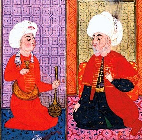 Cami, medrese ve türbeden oluşan Şemsi Paşa Külliyesi'nin kurucusu eski Şam Beylerbeyi Vezir Şemsi Ahmet Paşa'dır. Koca Sinan'ın 1580'de yaptığı külliye 1894'teki depremde zarar görür.