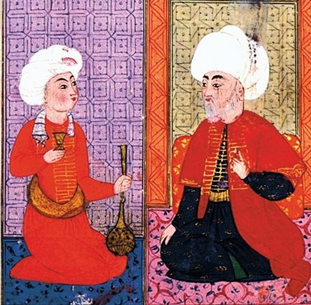 Cami, medrese ve türbeden oluşan Şemsi Paşa Külliyesi'nin kurucusu eski Şam Beylerbeyi Vezir Şemsi Ahmet Paşa'dır. Koca Sinan'ın 1580'de yaptığı külliye 1894'teki depremde zarar görür.