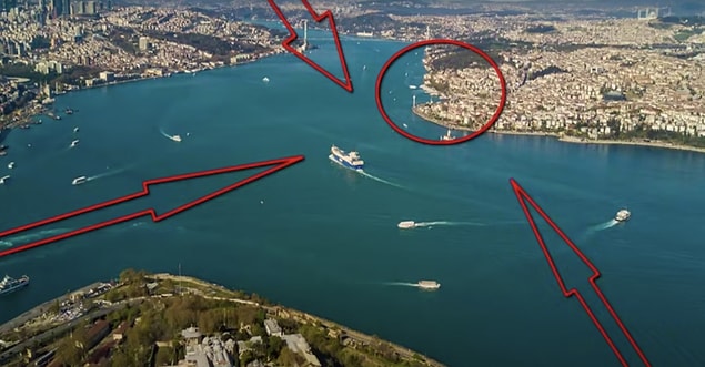 Mimar Sinan, Üsküdar'da öyle bir yer bulur ki burası İstanbul Boğazı'nın Marmara'ya açıldığı bir nokta olup karşısında Galata Köprüsü ve Haliç uzanır.