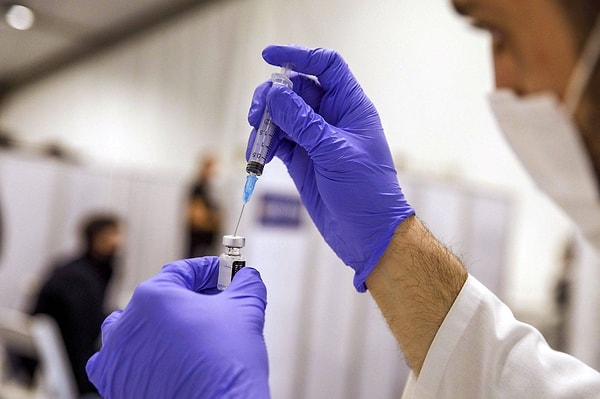 Yapılan araştırmada üçüncü doz aşının gerçek yaşam verileri incelendi.