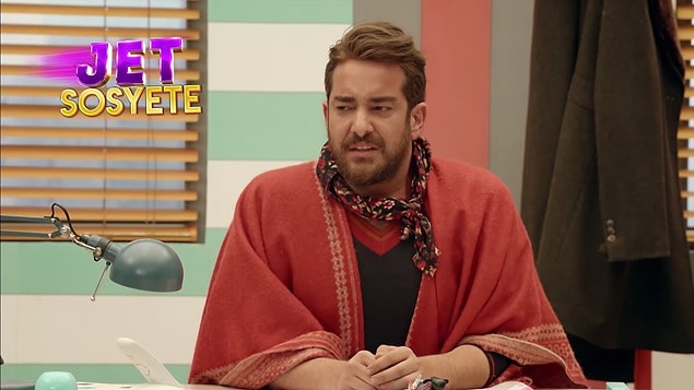 Jet Sosyete dizisinde hayat verdiği Tony karakteriyle kitlelere ismini duyurdu.