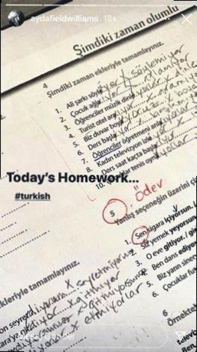 Geçtiğimiz günlerde Instagram hesabında yaptığı 'Türkçe ödevim' paylaşımıyla öğrenmeye başladığını duyurdu.