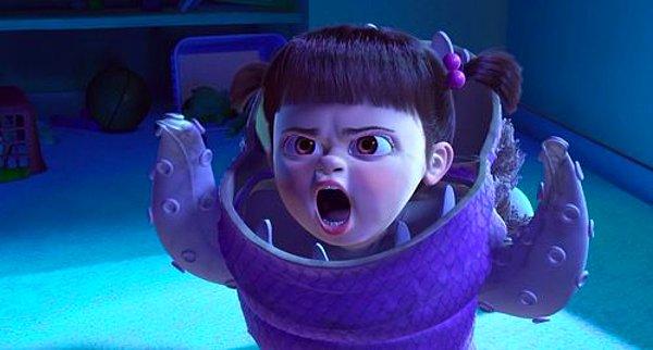 8. 'Monsters Inc.' filminde Boo karakterini seslendiren Mary Gibbs çekimler sırasında 2 buçuk yaşındaymış. Yönetmen, stüdyoda küçük oyuncunun peşinde dolanarak replikleri kayıt almış.