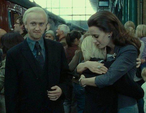 13. 'Harry Potter' serisinin son filminde Draco Malfoy'un eşini oynayan Jade Olivia, gerçek hayatta da Draco'yu canlandıran Tom Felton'ın kız arkadaşıymış.