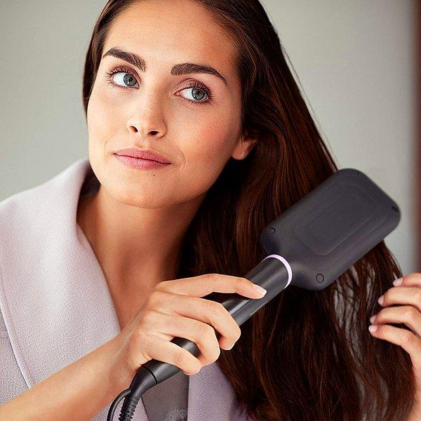 11. Philips saç düzleştirici tarağın 3 sıcaklık seviyesi var. Saçları kabartmadan doğal görünümle şekillendirmek isteyenler için ideal.