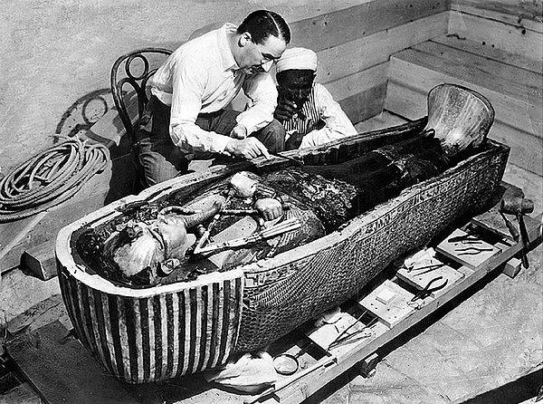 Tutankamon'un mezarı 1922'nin Kasım ayında arkeolog Howard Carter tarafından bulundu.