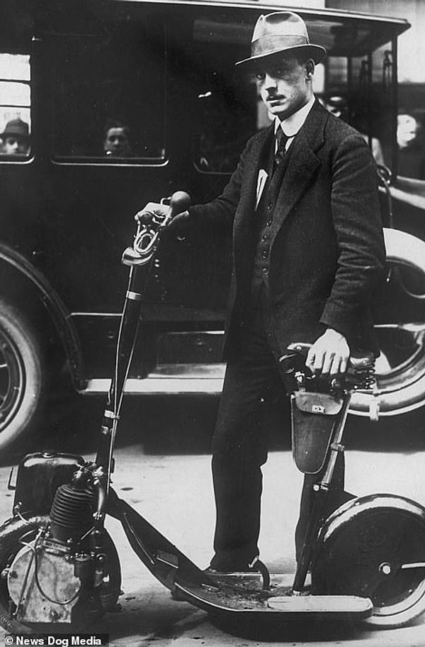 15. Мужчина на автопеде Krupp, построенном в Германии, в Берлине, около 1920 года.