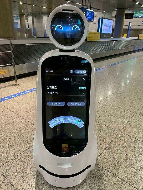 11. Incheon Havaalanı'nda dolaşan bu robotlar, uçuş bilgileriniz gibi konularda size yardımcı oluyor.