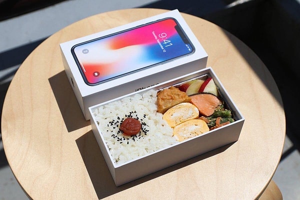 1. Bu harika yemek, Japonya'da bir restoranda iPhone kutusu içinde servis edilmiş.