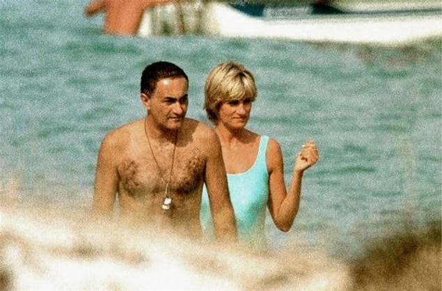 Khan'dan kalbi kırık bir şekilde ayrılan Diana en sonunda aradığı aşkı Dodi Al Fayed'le yaşamaya başladı.