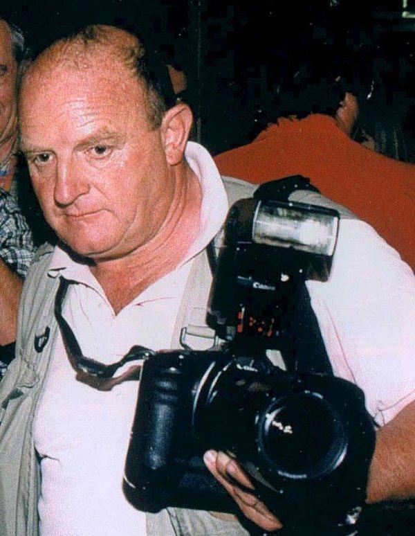 Diana'nın ölümünden 3 yıl sonra onun her anını fotoğraflayan fotoğrafçı James Andason'ın yanmış arabasında ölü bulunması, kraliyetin Diana'ya suikast düzenlediği iddiasını daha da güçlendirdi.