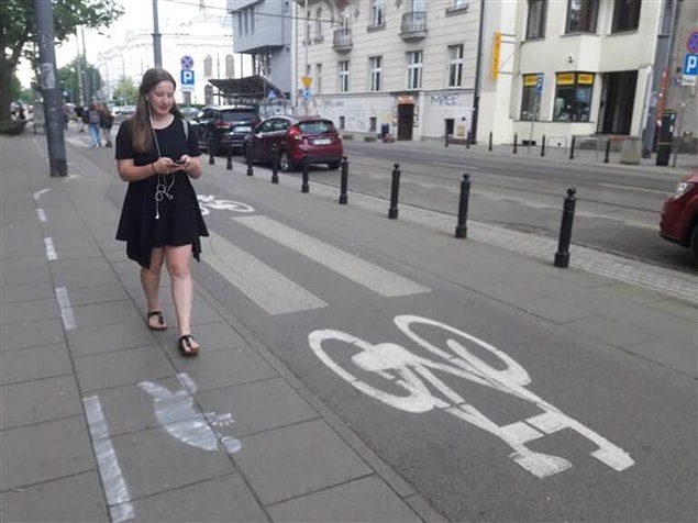 17. Yolda akıllı telefonu ile ilgilenenler için özel bir yol var.