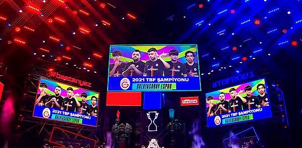 Üçüncü maçı da kazanarak şampiyonluğa ulaşan Galatasaray Esports oluyor!