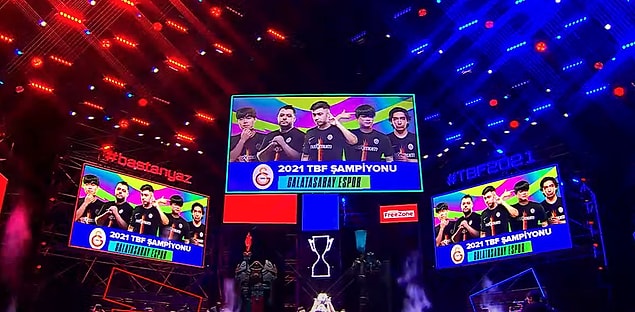 Üçüncü maçı da kazanarak şampiyonluğa ulaşan Galatasaray Esports oluyor!